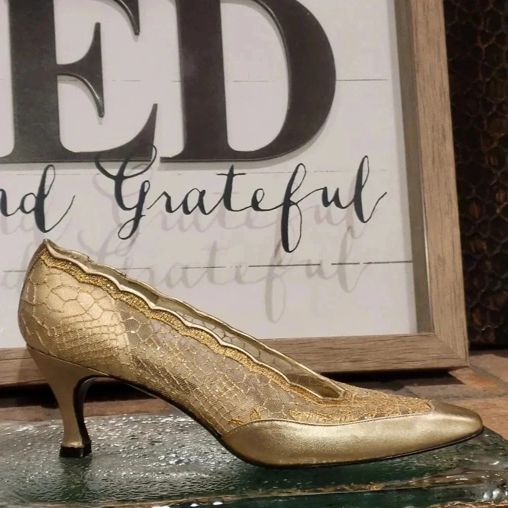 Stuart Weitzman Gold Lace High Heel Pump Sz 8 AA Narrow Vintage